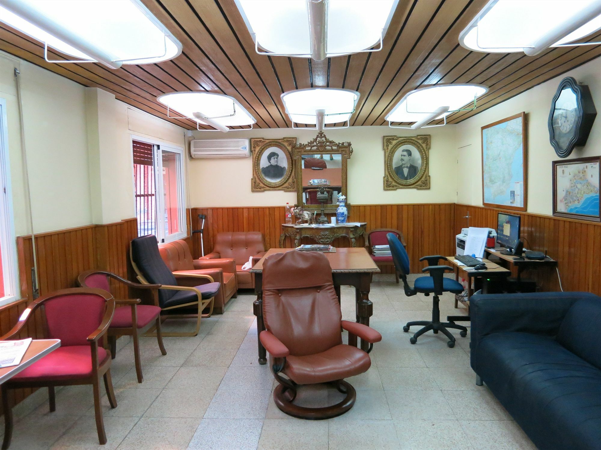 Hostal Guillot Torremolinos Eksteriør bilde
